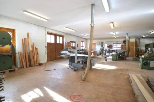 Vielseitige Schreinerwerkstatt mit Lagermöglichkeiten