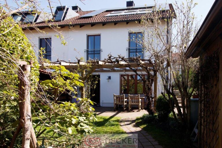 Idyllisches Split-Level-Haus mit traumhaftem Ambiente in ausgezeichneter Lage